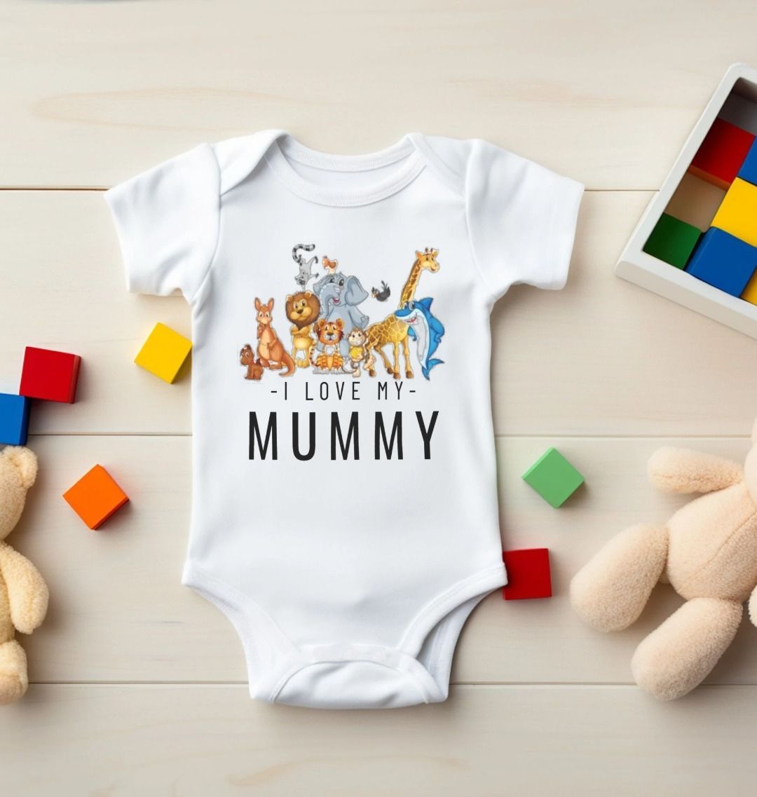 I Love My Mummy: 5 Panel Shortsleeve Bodysuit.